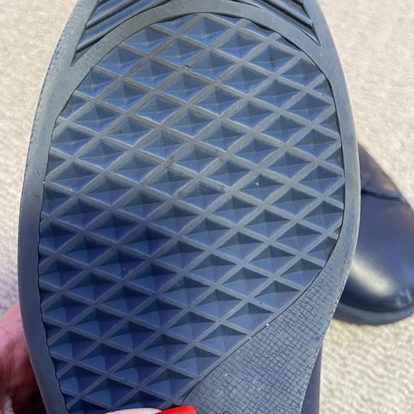 LOUIS VUITTON MEN  SNEAKERS SIZE 9 - Picture 6 of 9